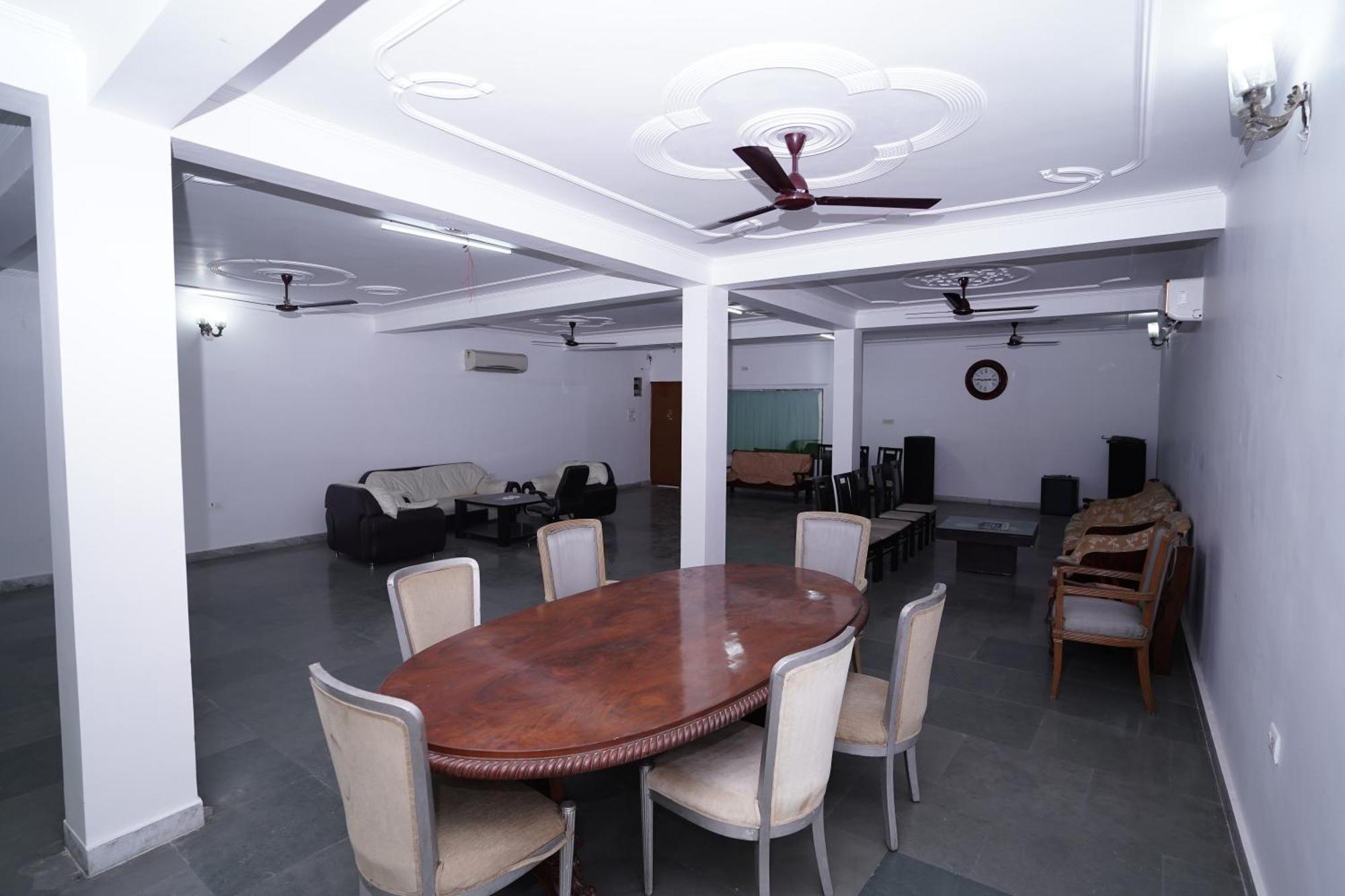 Hotel Lecston @Yashobhoomi Dwarka Sector - 25 Metro Station Delhi  Exterior photo
