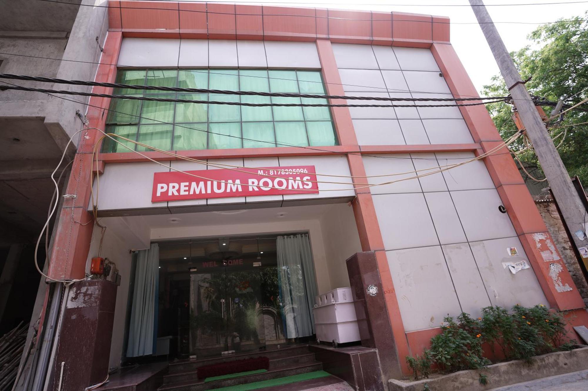 Hotel Lecston @Yashobhoomi Dwarka Sector - 25 Metro Station Delhi  Exterior photo