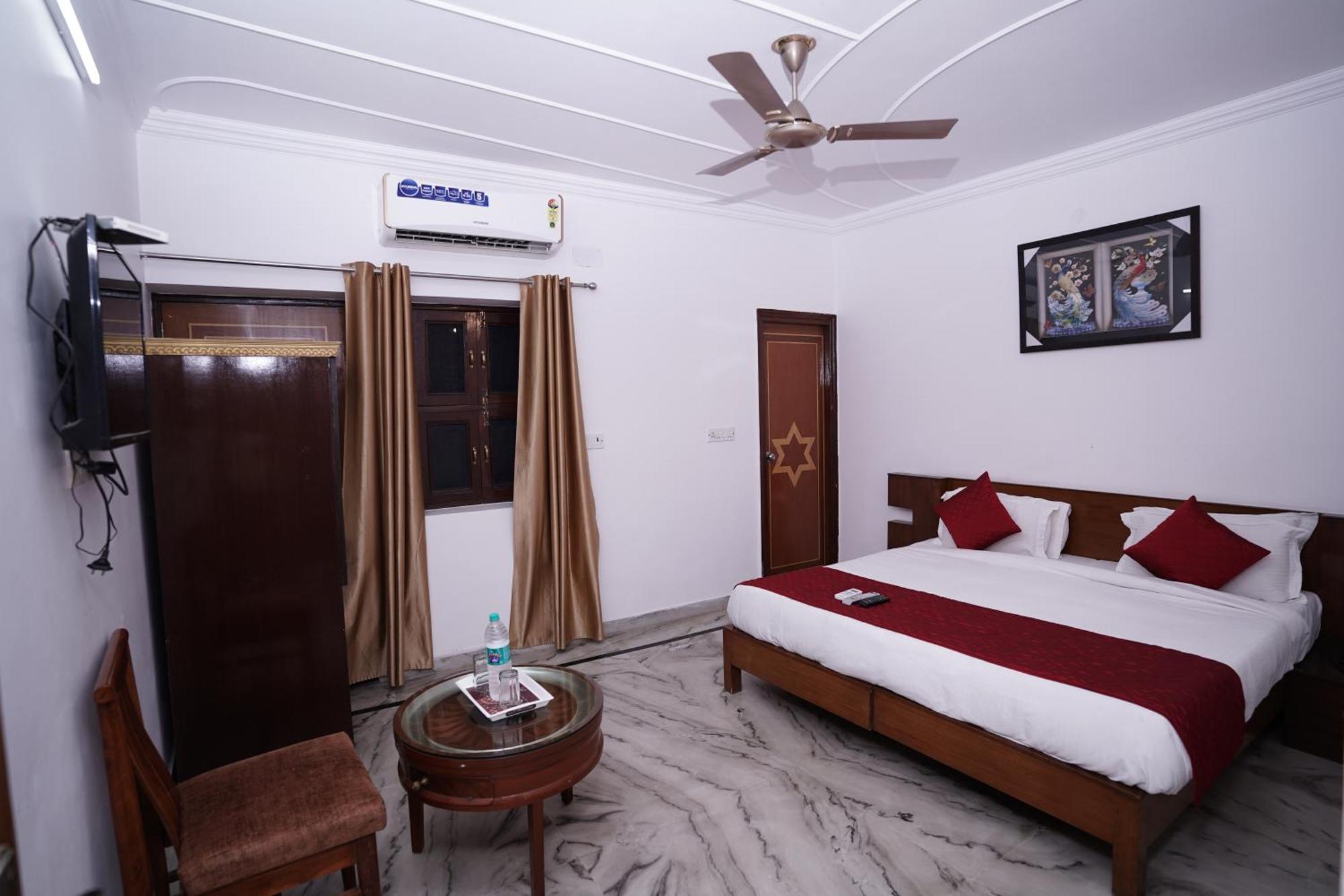 Hotel Lecston @Yashobhoomi Dwarka Sector - 25 Metro Station Delhi  Exterior photo