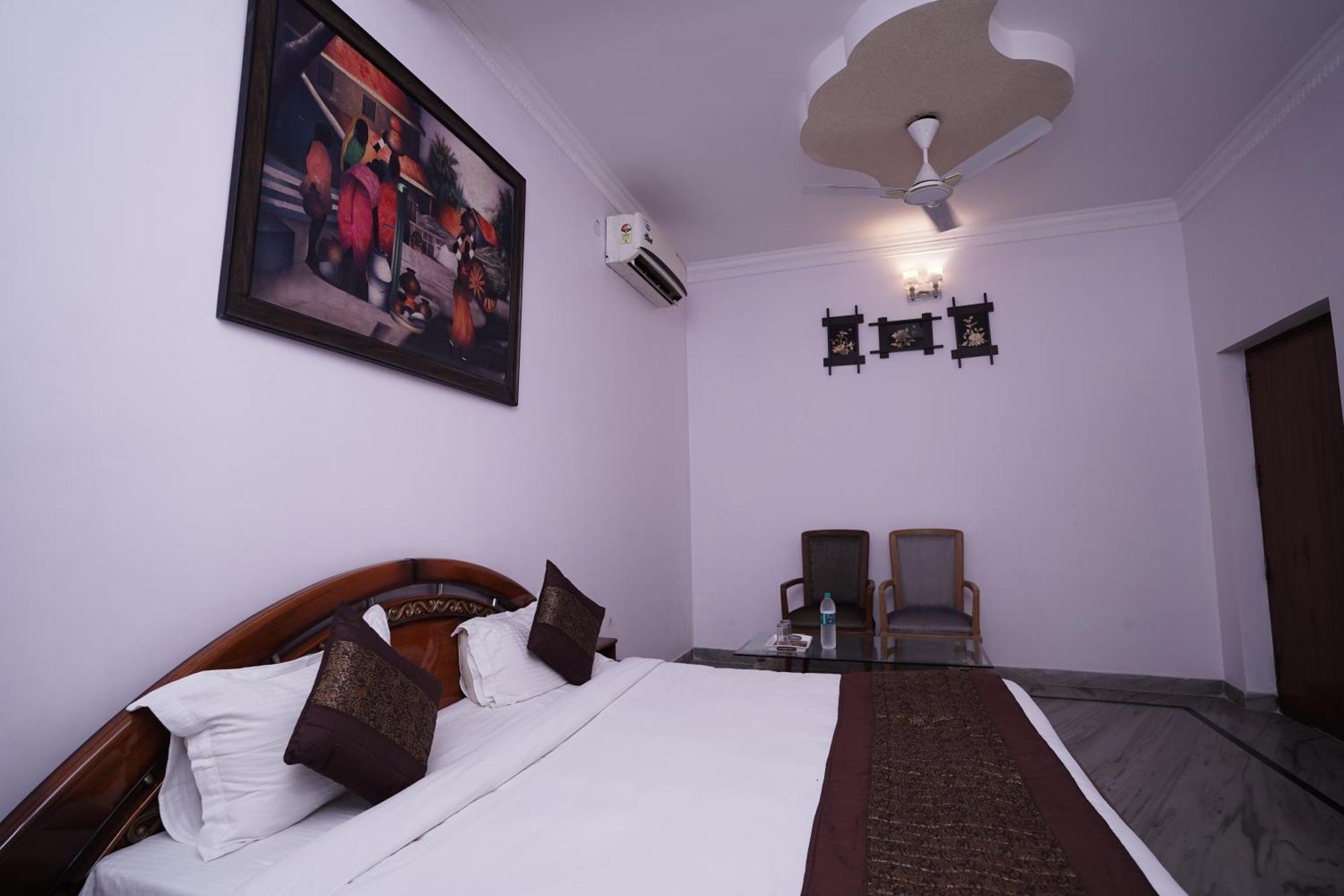 Hotel Lecston @Yashobhoomi Dwarka Sector - 25 Metro Station Delhi  Exterior photo